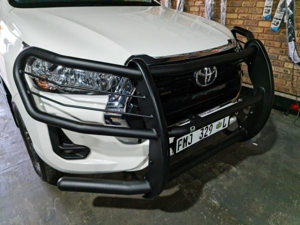 Toyota Hilux Bull Bar Full Face Wrap Around Headlight & Valance Protection - Image 4