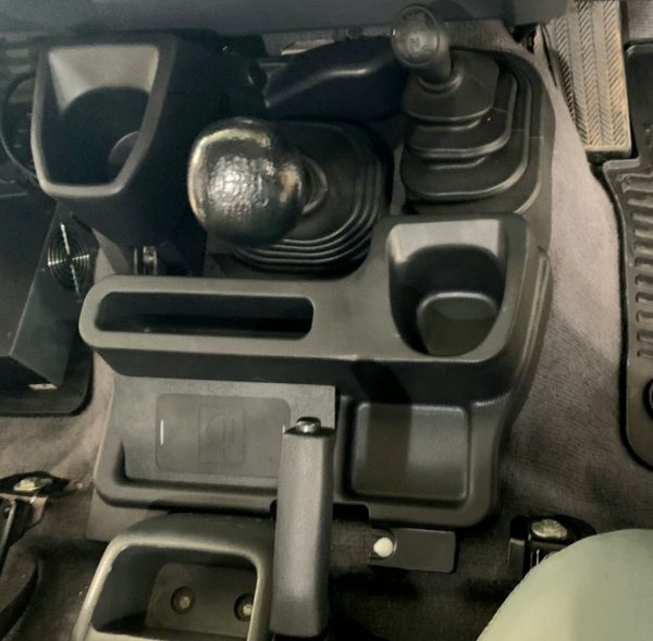 Toyota Landcruiser cupholder with wireless charger (Note only Fits V8 & V6) - Image 3
