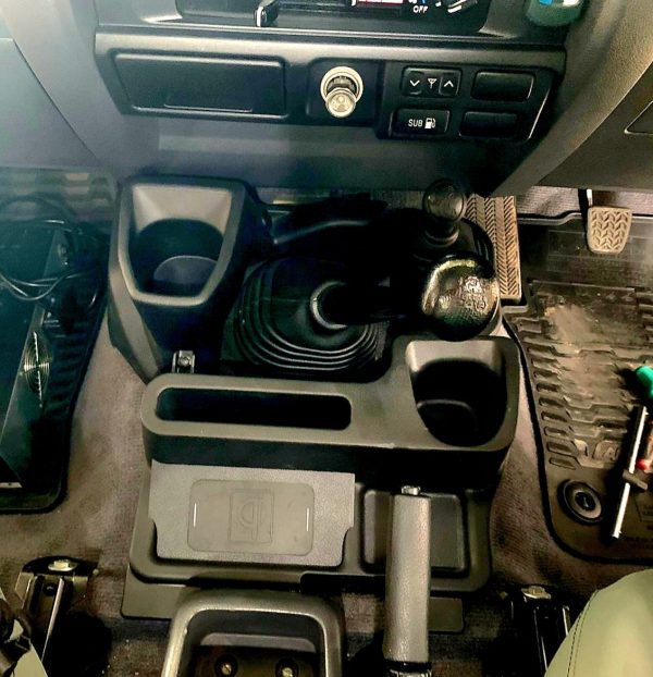 Toyota Landcruiser cupholder with wireless charger (Note only Fits V8 & V6) - Image 2