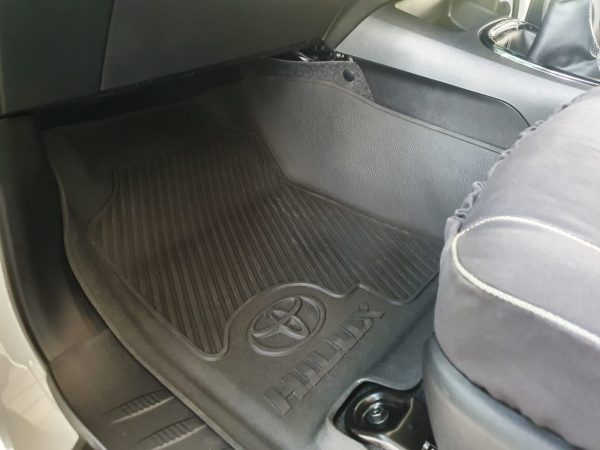 Toyota Hilux Rubber Moulded Mat set, Single, Double & Club cab (Heavy Duty) - Image 6
