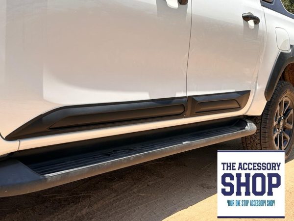Toyota Hilux body cladding double cab 2016-